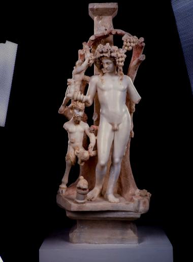 Τραπεζοφόρο με διονυσιακό θέμα