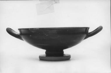 Αττική μελαμβαφής κύλικα τύπου C με κοίλο χείλος (concave lip)