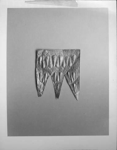 Τέσσερα χρυσά ελάσματα με τριγωνικές απολήξεις