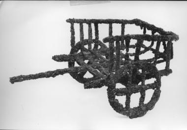 Σιδερένιο ομοίωμα δίκυκλης άμαξας