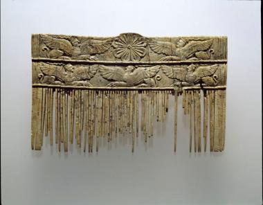 Χτένα με ανάγλυφη διακόσμηση