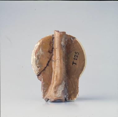 Πήλινο εφυαλωμένο θυμιατήριο-κατσίο. Οπίσθια όψη