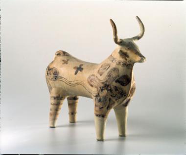 Πήλινο ειδώλιο με τη μορφή ταύρου από το Διμήνι.
