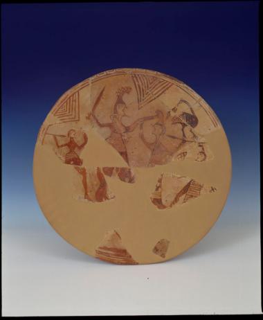 Πήλινο κυκλικό αντικείμενο με παράσταση πολεμιστών