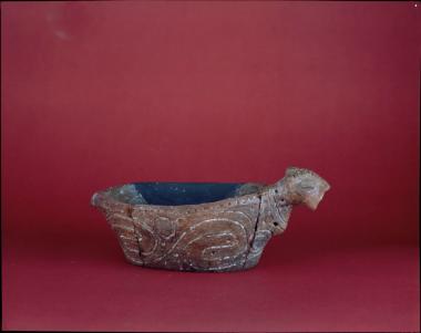 Ζωόμορφο αγγείο με εγχάρακτη διακόσμηση από το Μεγάλο Λιθάρι (Ντικιλί Τας).