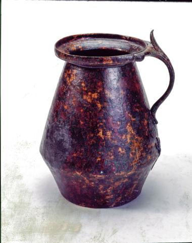 Χάλκινη οινοχόη