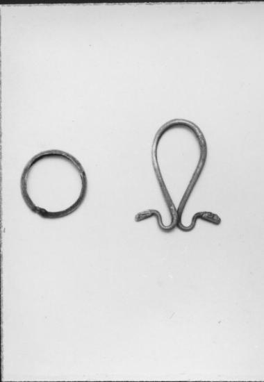 Δακτύλιος από ασημένιο έλασμα και δύο ασημένια σκουλαρίκια