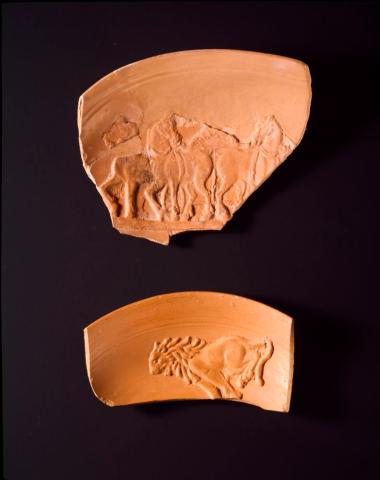 όστρακα πινακίων με ανάγλυφη διακόσμηση (Αφρικανική κεραμική)