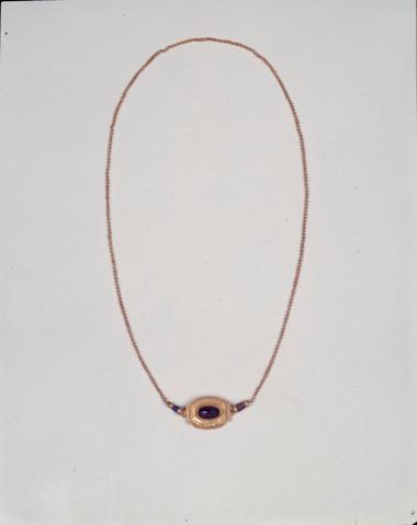 χρυσό περιδέραιο με ένθετη ημιπολύτιμη πέτρα