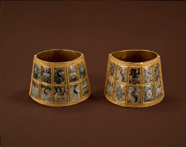 Περικάρπια από χρυσό και σμάλτο