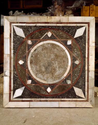 εντοίχιο μαρμαροθέτημα