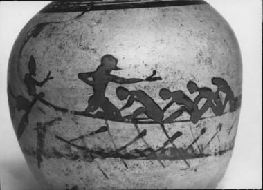 Κορινθιακός αρύβαλλος που απεικονίζει πλοίο με κωπηλάτες και δικέφαλη σειρήνα.