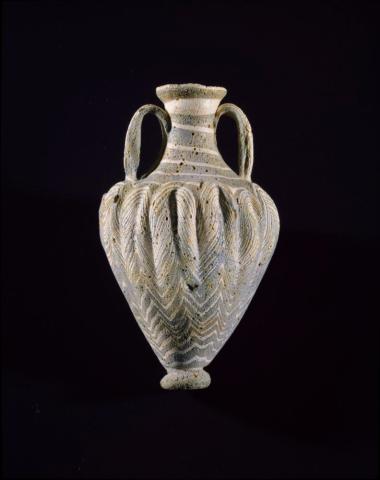 Γυάλινος αμφορίσκος.