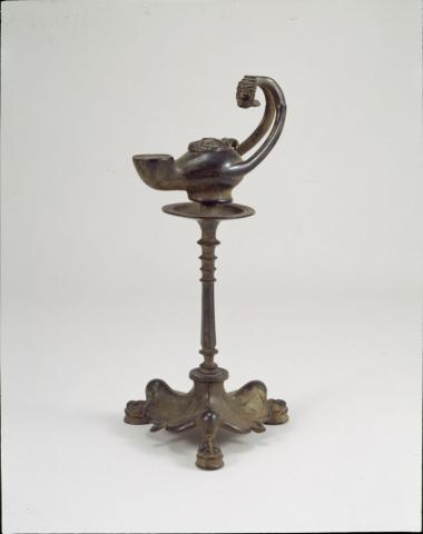 Χάλκινος λύχνος.