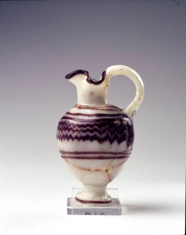 “Φοινικικό “ οινοχοίδιο από υαλόμαζα.