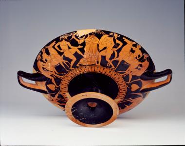 Αττική ερυθρόμορφη κύλικα με παράσταση διονυσιακού θιάσου. Ζ. Λονδίνου Ε33.