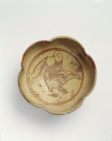 Βυζαντινό πιάτο με παράσταση πτηνού. Τεχνική sgraffito.