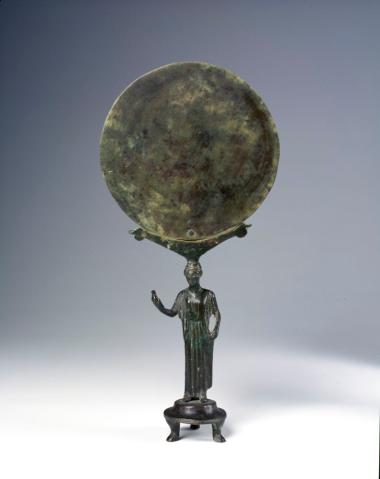 Χάλκινο κάτοπτρο με λαβή αγαλμάτιο πεπλοφόρου κόρης.