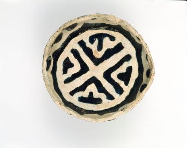 Βάση με πολύχρωμο διάκοσμο