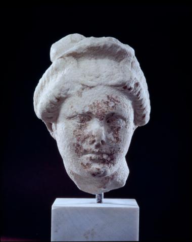 Μαρμάρινη κεφαλή της θεάς Κυβέλης ή της προσωποποιημένης Τύχης της πόλης των Φιλίππων.