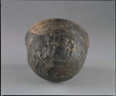 Δημητριάδα. Ανάγλυφος σκύφος με αφηγηματική παράσταση, που ανήκει στην κατηγορία των “ομηρικών”.