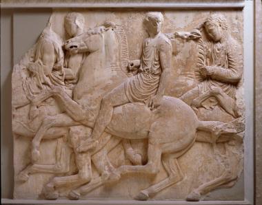 Λίθος ΧΧΧ. Βόρεια ζωφόρος Παρθενώνα. Ιππείς. Μάρμαρο