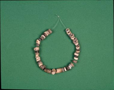 Νεολιθικές λίθινες και οστέινες χάντρες από το Διμήνι.