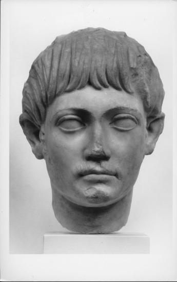 Εικονιστική κεφαλή επιτύμβιου αναγλύφου