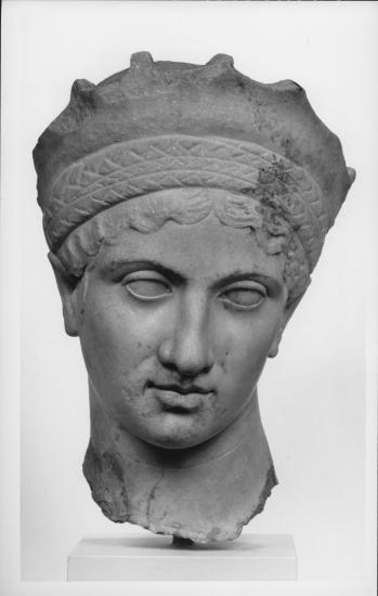 Εικονιστική κεφαλή αστής με χαρακτηριστικά της αυτοκράτειρας Πλωτίνας