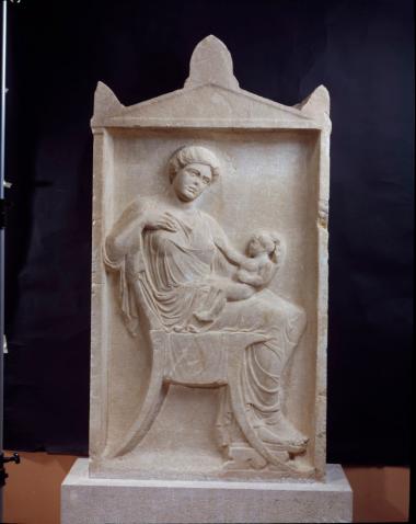 Επιτύμβια στήλη της Φιλοτέρας