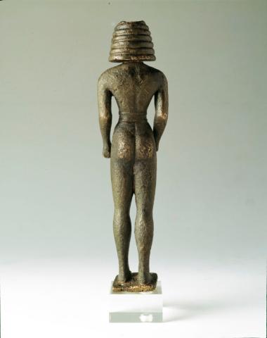 Χάλκινο ειδώλιο κούρου, πίσω όψη