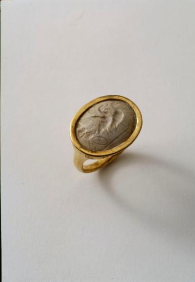 Χρυσό δαχτυλίδι με ημιπολυτιμο λίθο
