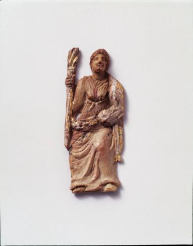 Οστέινο επίχρυσο ανάγλυφο με Δήμητρα ή Εκάτη