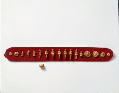 Πήλινα επίχρυσα διακοσμητικά στοιχεία τριών διαδημάτων