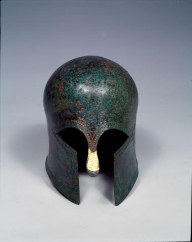 Χάλκινο κράνος διακοσμημένο με χρυσό έλασμα