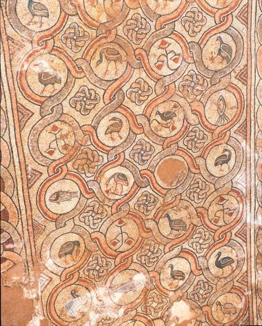 Βασιλική Α (Δουμετίου). Ψηφιδωτό δάπεδο του νάρθηκα.