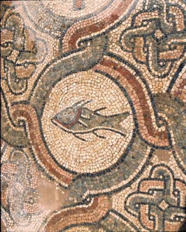 Βασιλική Α (Δουμετίου). Ψηφιδωτό δάπεδο του νάρθηκα, λεπτομέρεια.