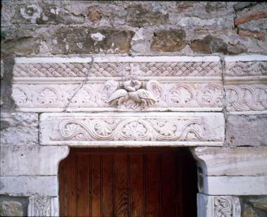 Ανάγλυφα βόρειας εισόδου.