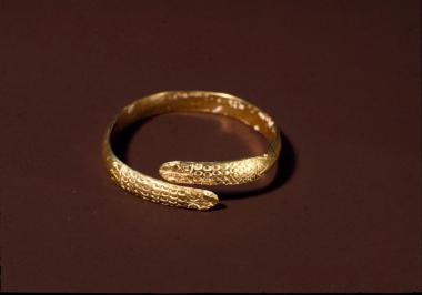 Βραχιόλι για το πόδι με απολήξεις κεφάλια φιδιών, κτέρισμα από τάφο