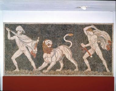 Ψηφιδωτό δάπεδο με παράσταση κυνηγιού λέοντα