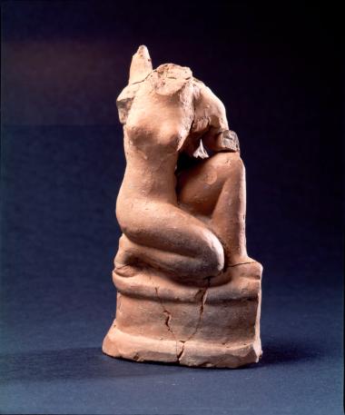πήλινη γυμνή γυναικεία μορφή