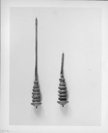 Δύο ασημένιες περόνες