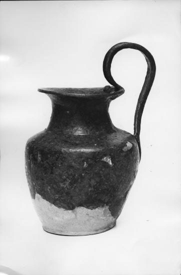 Χάλκινη οινοχόη