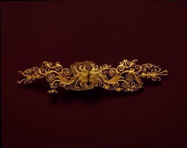 χρυσό διάδημα με φυτικά κοσμήματα