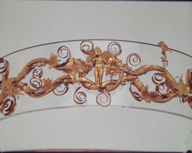 χρυσό διάδημα με Έρωτα (λεπτομέρεια)