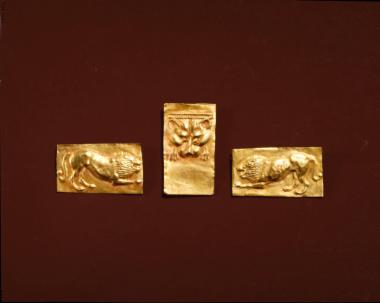 χρυσά πλακίδια με λιοντάρια