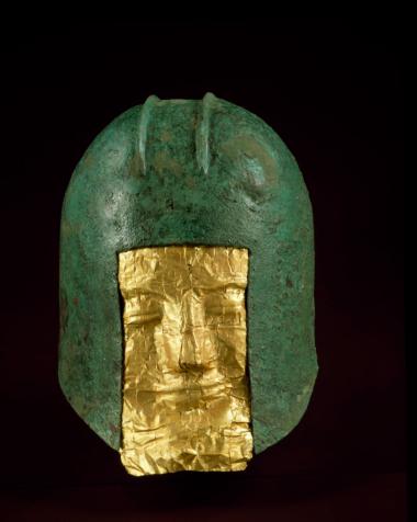 χρυσή μάσκα και κράνος ιλλυρικού τύπου