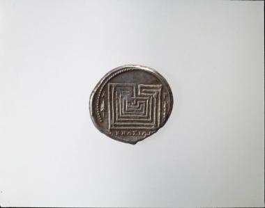 Αργυρός στατήρας. Οπισθότυπος: λαβύρινθος