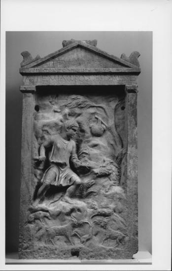 Επιτύμβια ενεπίγραφη αετωματική στήλη