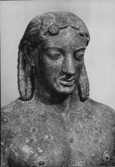 Χάλκινο άγαλμα Απόλλωνος στον τύπο του Κούρου. Κεφαλή από αριστερά.